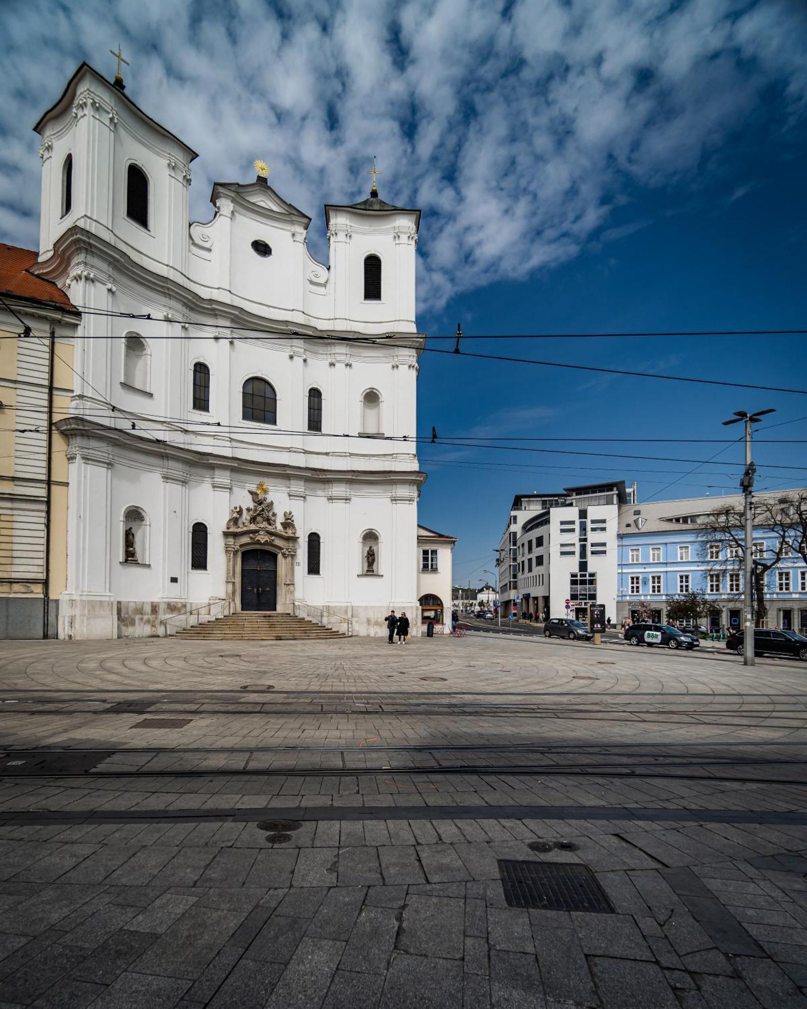 Luxurious And Royal Apartment In The Old Town Братислава Экстерьер фото